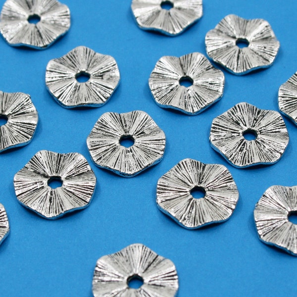 Large Round Wavy Saucer Discs 15 Beads  (14x2 mm)