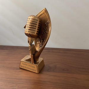 Best Singer Trophy - Custom Engraved Music Award - Recognition for Outstanding Performance - Perfect Gift for Singers & Musicians