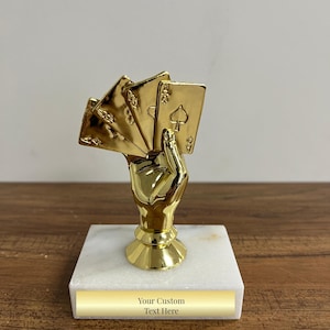Poker Champion Trophy met aangepaste gravure: gepersonaliseerde prijs voor toernooiwinnaars, pokerprestaties of kaartspeloverwinningen