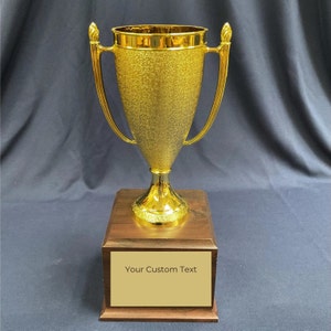 Gold Cup Trophäe mit Massivholzsockel - Individuelle Gravur erhältlich | Perfekt für Sport, Wettbewerbe, Corporate Awards & Anerkennung