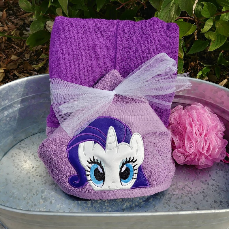 Girl/'s Hooded Towel Baby Shower Gift Embroidered Towel Children/'s Bath Accessory Birthday Presents for Girls Pop Culture Swim