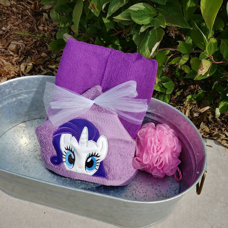 Girl/'s Hooded Towel Baby Shower Gift Embroidered Towel Children/'s Bath Accessory Birthday Presents for Girls Pop Culture Swim