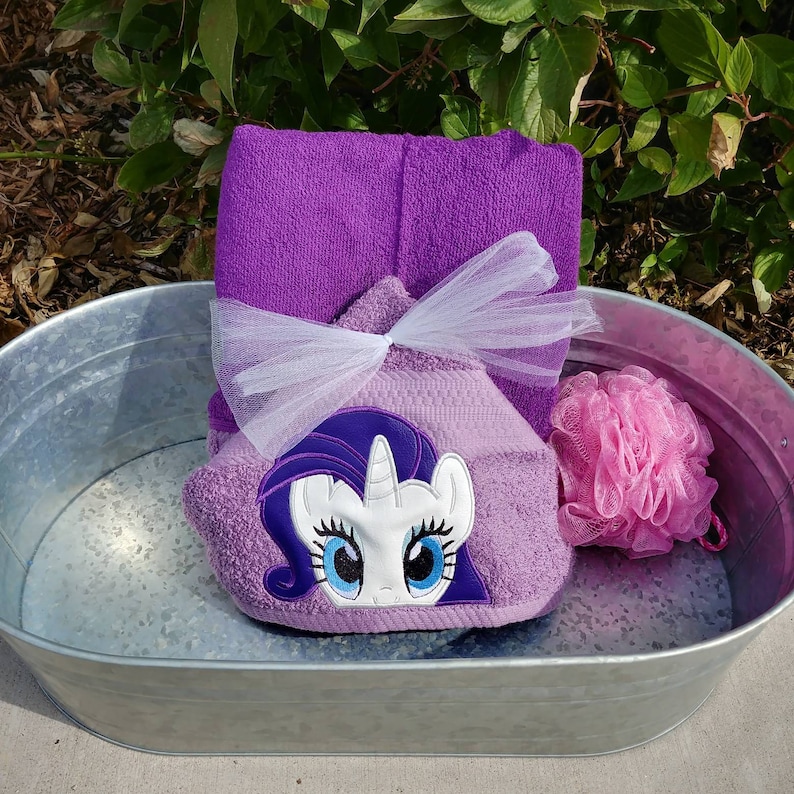 Girl/'s Hooded Towel Baby Shower Gift Embroidered Towel Children/'s Bath Accessory Birthday Presents for Girls Pop Culture Swim