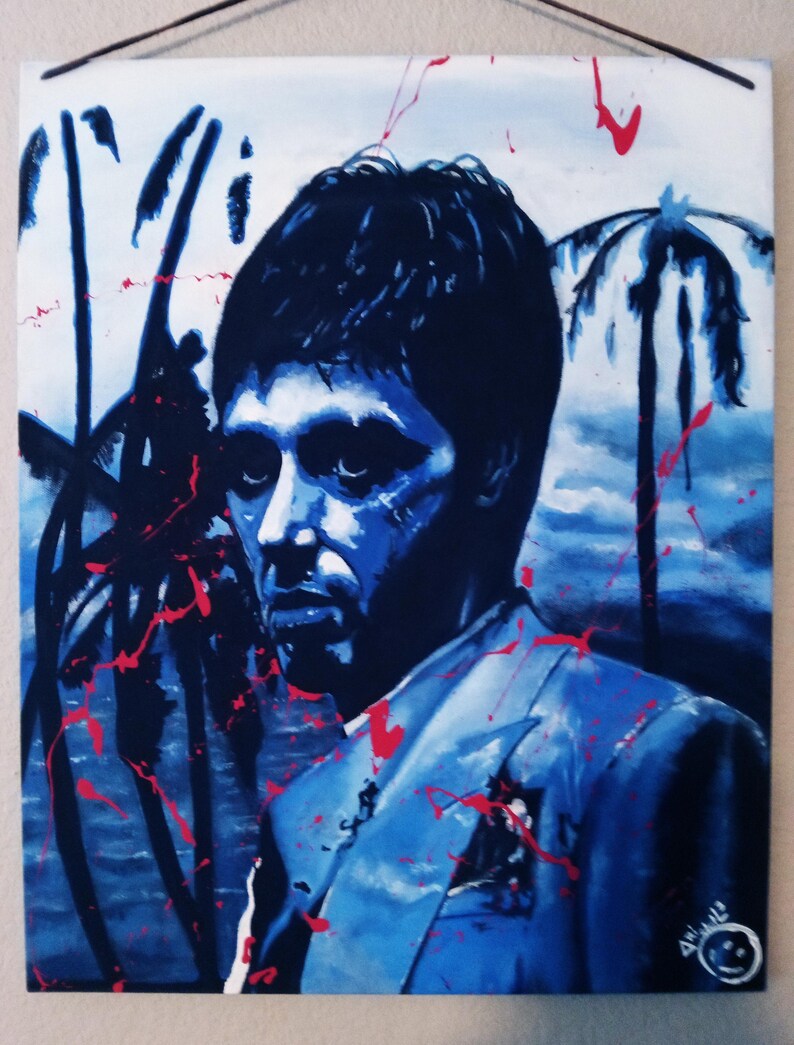 Puede incluir: Pintura azul y blanca de un hombre con traje, con palmeras de fondo y salpicaduras de pintura roja. La obra tiene una est&eacute;tica estilizada y art&iacute;stica, con una paleta de colores azul oscuro y un tema tropical.