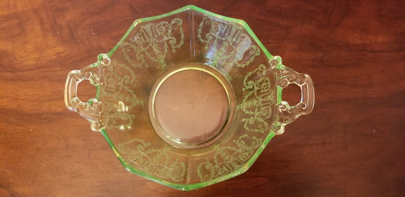 Green Cambridge Glass Decagon Bowl with Handles in Cleo Pattern Uranium Glass