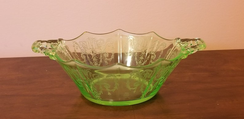 Green Cambridge Glass Decagon Bowl with Handles in Cleo Pattern Uranium Glass