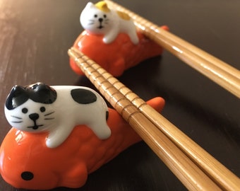 Cat Catching Fish Chopstick Rests: Cutlery Rests, Brush Holder, Pen Rest, Miniature Animal Ceramic Figurine I Desktop Decoration and Gift