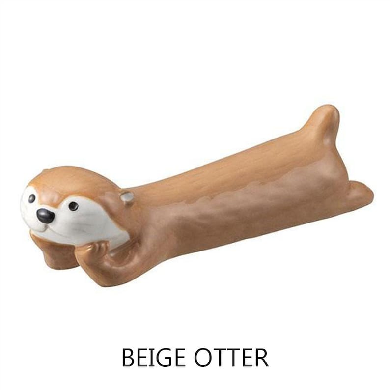 Otter ätpinnsstöd: Bestickstöd, borsthållare, pennstöd, miniatyrdjursfigur i keramik I Perfekt present till djurälskare! Beige otter
