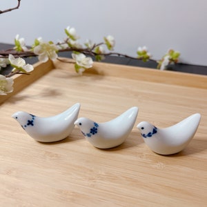 Poggia-bacchette White Birds: Poggia-posate, Porta-pennelli, Porta-penne, Porta-anelli, Porta-accessori | Decorazione da scrivania e regalo per lei