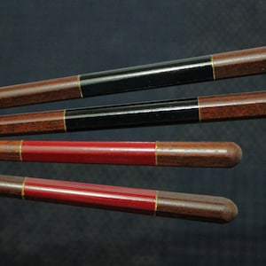 手作りの使いやすい日本の箸 - 赤または黒 I 寿司やラーメン愛好家へのプレゼントに最適!
