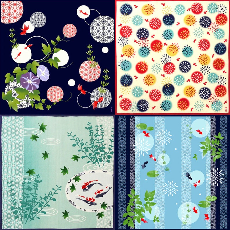 Op de afbeelding: Vier verschillende stoffen met een Japans thema. Het ontwerp linksboven heeft rode vissen, blauwe en witte bloemen en geometrische patronen op een donkerblauwe achtergrond. Het ontwerp rechtsboven heeft een witte achtergrond met rode, blauwe en gele cirkels met geometrische patronen. Het ontwerp linksonder heeft een lichtblauwe achtergrond met groene planten, rode vissen en geometrische patronen. Het ontwerp rechtsonder heeft een lichtblauwe achtergrond met blauwe en witte strepen, rode vissen en geometrische patronen.