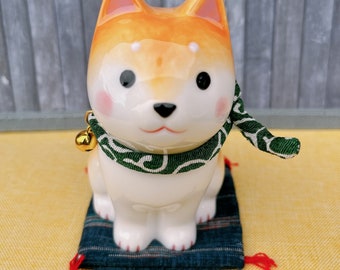 日本の犬（柴犬）の陶器の置物：コレクション用の動物の彫像
