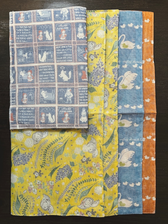 Sunbathe Ducks Grid Notebook | Square Size | Hitotoki Note Series Sunbathe Ducks Grid Notebook | Square Size | Hitotoki Note Series