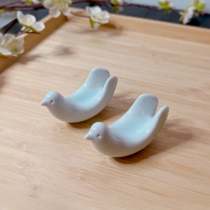 Repose-baguettes Dove : repose-couverts en porcelaine du Japon, porte-bagues, porte-pinceau, porte-stylo, porte-cartes I Décoration de bureau et cadeau