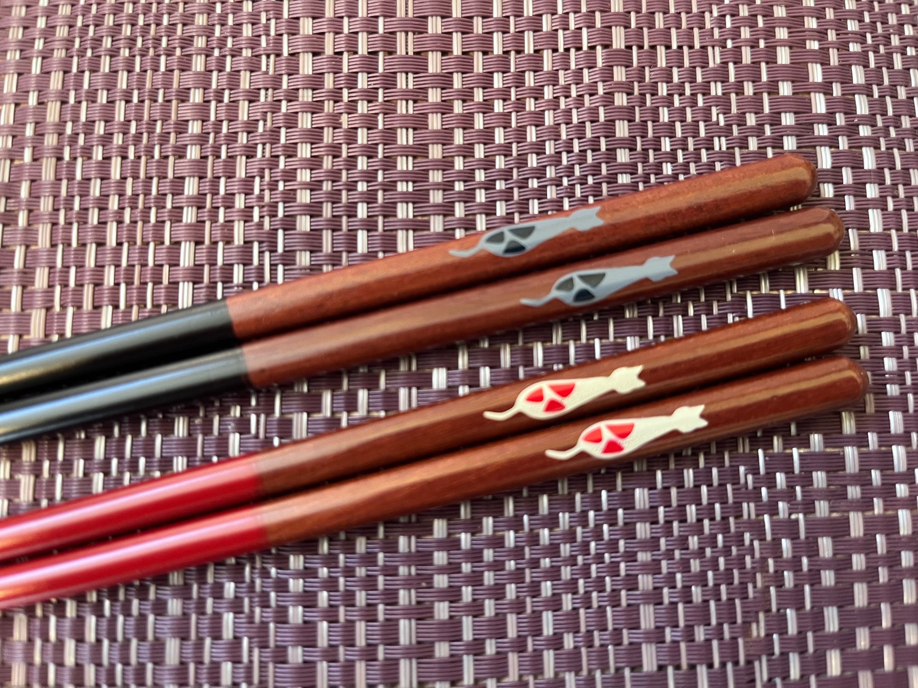 Cat Chopsticks - Dishwasher-Safe Japanese Chopsticks Black or Red I Perfect gift for Cat, Sushi and Ramen lovers!
