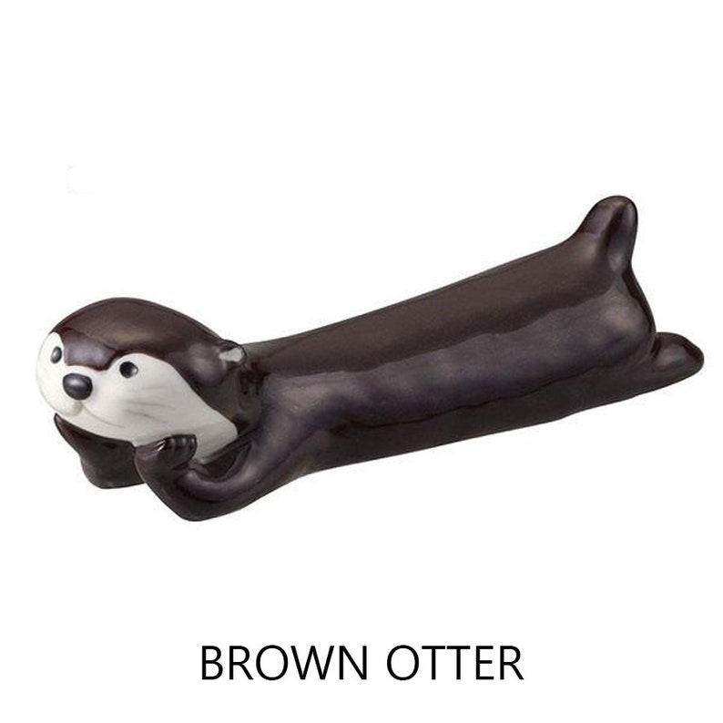 Otter ätpinnsstöd: Bestickstöd, borsthållare, pennstöd, miniatyrdjursfigur i keramik I Perfekt present till djurälskare! Brown otter
