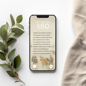 Pu&ograve; includere: Uno smartphone che mostra un versetto biblico di Romani 12:1 su uno sfondo bianco. Il versetto recita: "Vi esorto dunque, fratelli, per la misericordia di Dio, a presentare i vostri corpi come sacrificio vivente, santo e gradito a Dio, che &egrave; il vostro culto spirituale. Non conformatevi a questo mondo, ma lasciatevi trasformare rinnovando la vostra mente, per poter discernere quale sia la volont&agrave; di Dio, ci&ograve; che &egrave; buono, gradito e perfetto." L'ora sul telefono &egrave; 1:50.