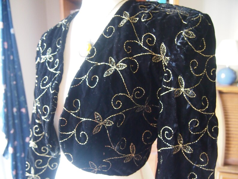 Vtg jacket - crop short button-up empire waist spencer - 1800s Victorian Regency costume - black gold embroidered vines floral velvet S M image 6