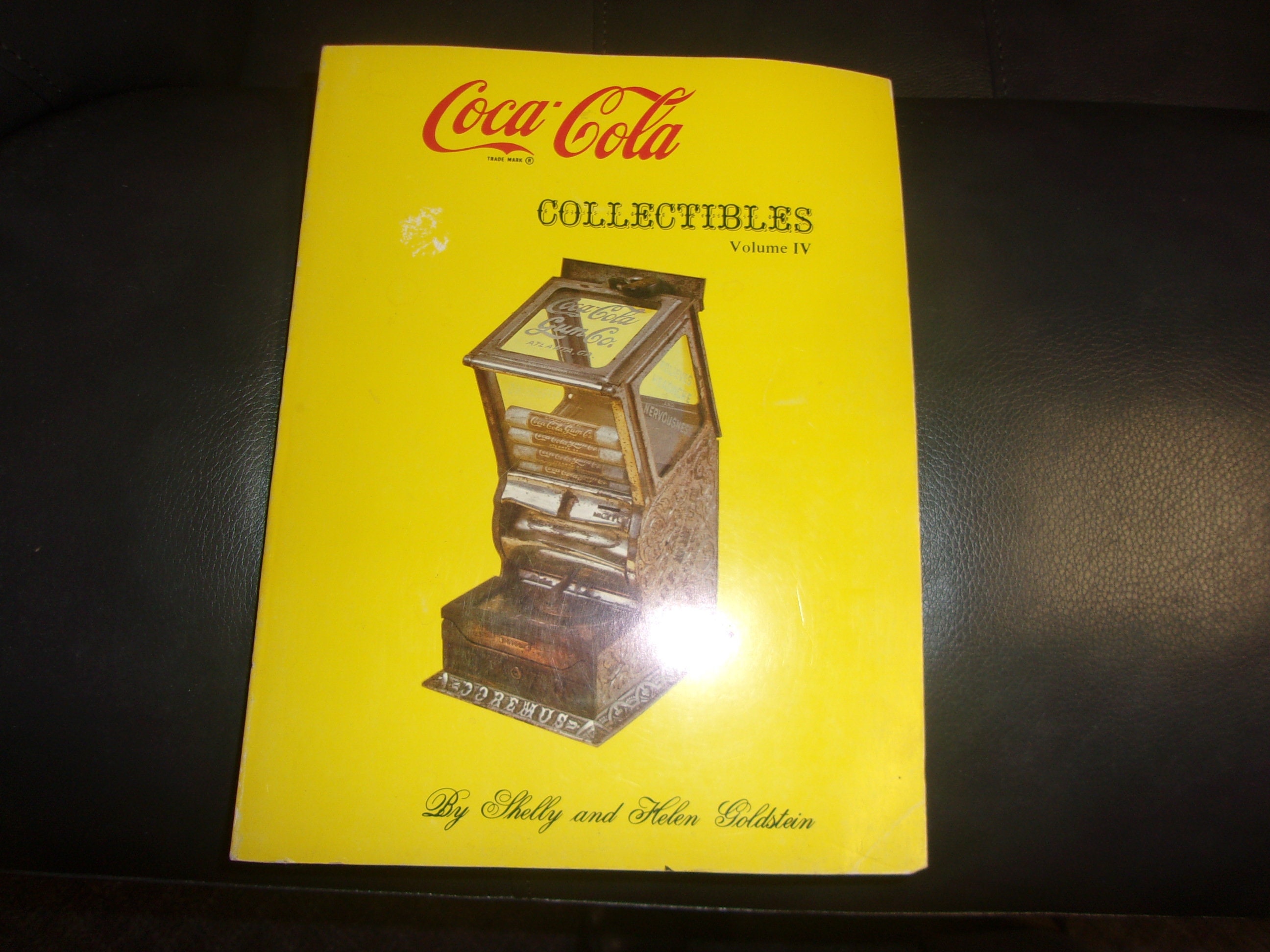 Coca Cola Collectibles -- Vol IV -- by Shelly and Helen Goldstein 