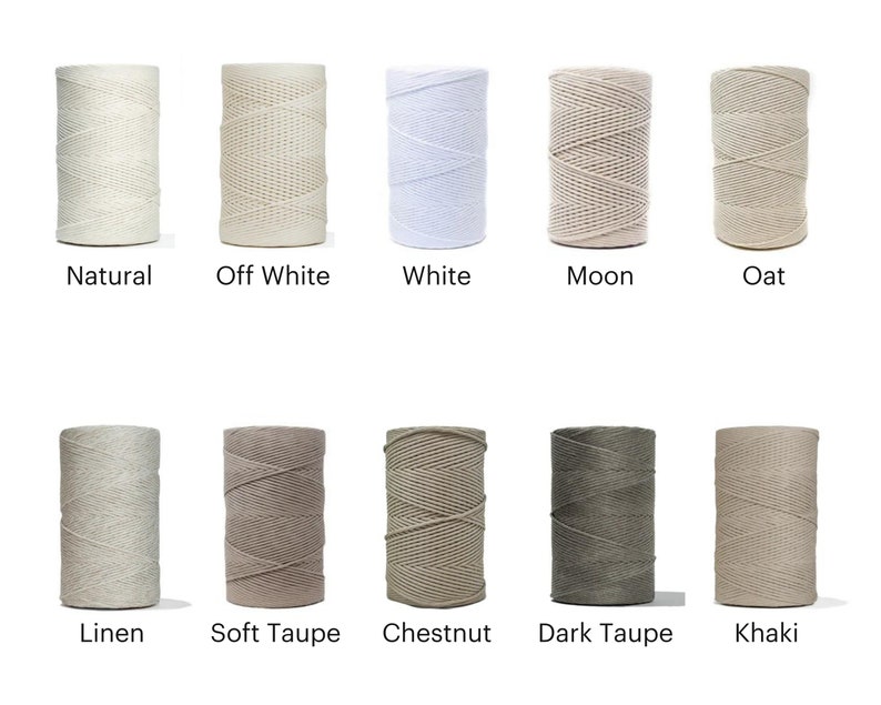 Puede incluir: Diez carretes de cuerda de algod&oacute;n en varios colores, incluyendo natural, blanco roto, blanco, luna, avena, lino, topo suave, casta&ntilde;o, topo oscuro y caqui.