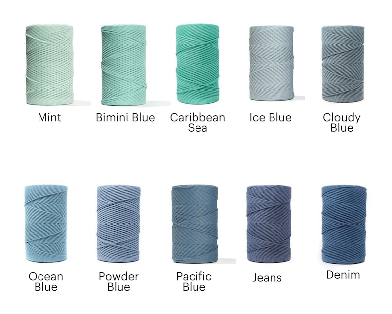 Puede incluir: Diez carretes de cuerda de algod&oacute;n en varios tonos de azul y verde. Los colores son: Menta, Azul Bimini, Mar Caribe, Azul Hielo, Azul Nublado, Azul Oc&eacute;ano, Azul Polvo, Azul Pac&iacute;fico, Vaqueros y Denim.
