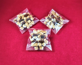 Gluten-Free S'mores—A Gluten-Free Graham Cracker, Toasted Gluten-Free Mini Marshmallows, & Chocolatey Goodness. (Includes 1 per Bag)