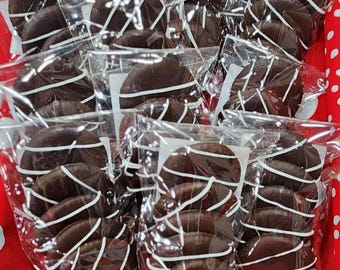 Ritz Crackers covered in Dark Peppermint Chocolatey Goodness. "Minty Mints" (Includes 5 Minty Mints)