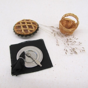 1:12 Dollhouse Miniature Napkins, Black Modern Farmhouse Kitchen Table Dining Room Decor for Halloween, Haunted Witch or Ghost Doll House