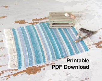 Alfombra en miniatura para casa de muñecas a escala 1:12 (24) en color azul turquesa, descarga en PDF imprimible. Decoración costera náutica para casa de playa. Alfombra a rayas para muñecas.
