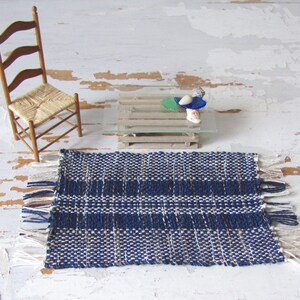 Etsy Pick Nautical Dollhouse Miniature Rug, Handmade Woven Indigo Navy Blue Carpet, 1:12 Scale Artisan Beach Doll House Collector Furniture Bild 2