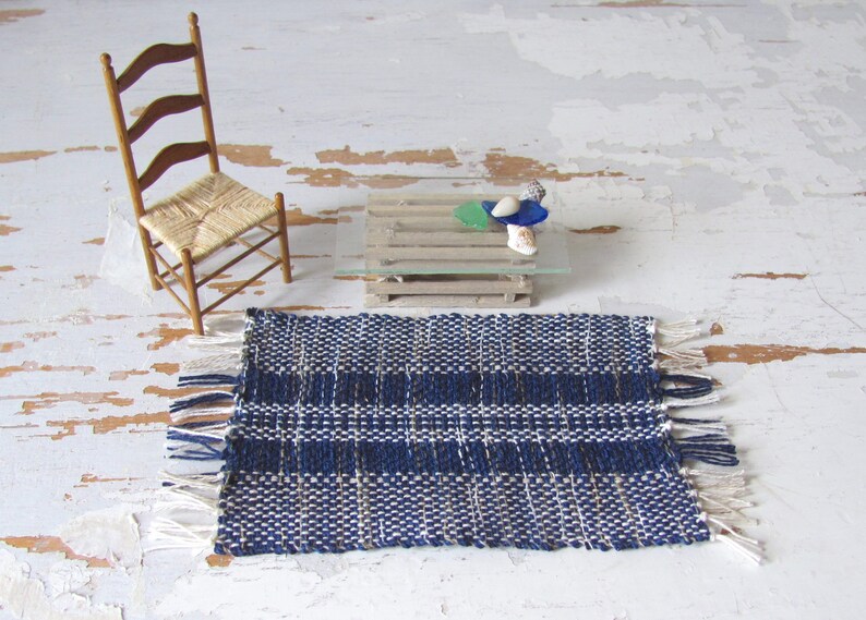 Etsy Pick Nautical Dollhouse Miniature Rug, Handmade Woven Indigo Navy Blue Carpet, 1:12 Scale Artisan Beach Doll House Collector Furniture Bild 2