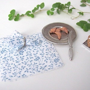 1:12 Dollhouse Miniature Picnic Napkins, Blue Floral Kitchen Dining Table Decor for Fairy Garden Cottage French Country Farmhouse Doll House image 3