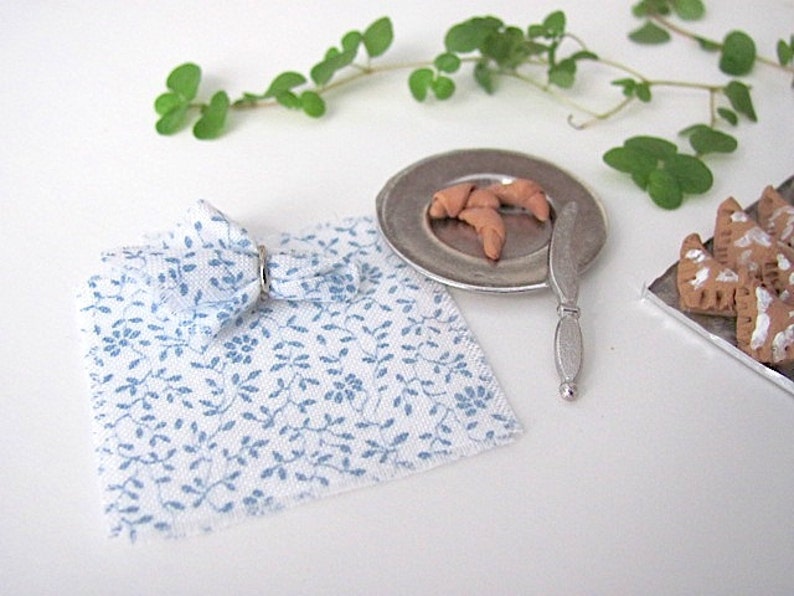 1:12 Dollhouse Miniature Picnic Napkins, Blue Floral Kitchen Dining Table Decor for Fairy Garden Cottage French Country Farmhouse Doll House image 3