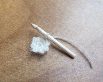 Miniature Dollhouse Mini Wooden Crochet Hook Needle with Crocheted White Wool Yarn Swatch, Roombox Collector Fiber Craft Artist Textile Tool