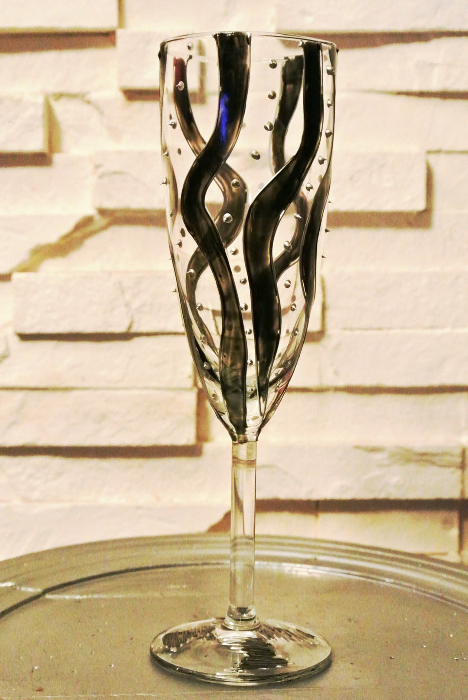 Flûtes à Champagne Peintes La Main Vagues Noires et Cerne Relief Argent