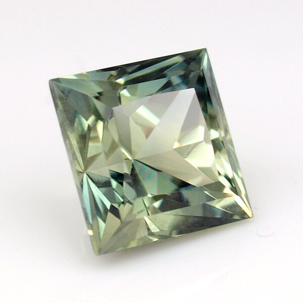Princess cut Australian Sapphire. 0.62 ct Green/yellow color, clean loose gemstone, precision faceting.