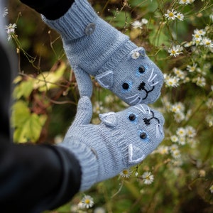 Fingerless cat mittens. Animal fingerless gloves. Hand knit cat mittens. Wrist warmers. Cat motif arm warmers. Convertible animal mittens.