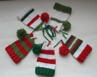 Christmas garland crochet. Garland crochet. Knitted mini santa hat. Set of 5 Christmas hats. Christmas ornaments. Holiday decor. Home decor.