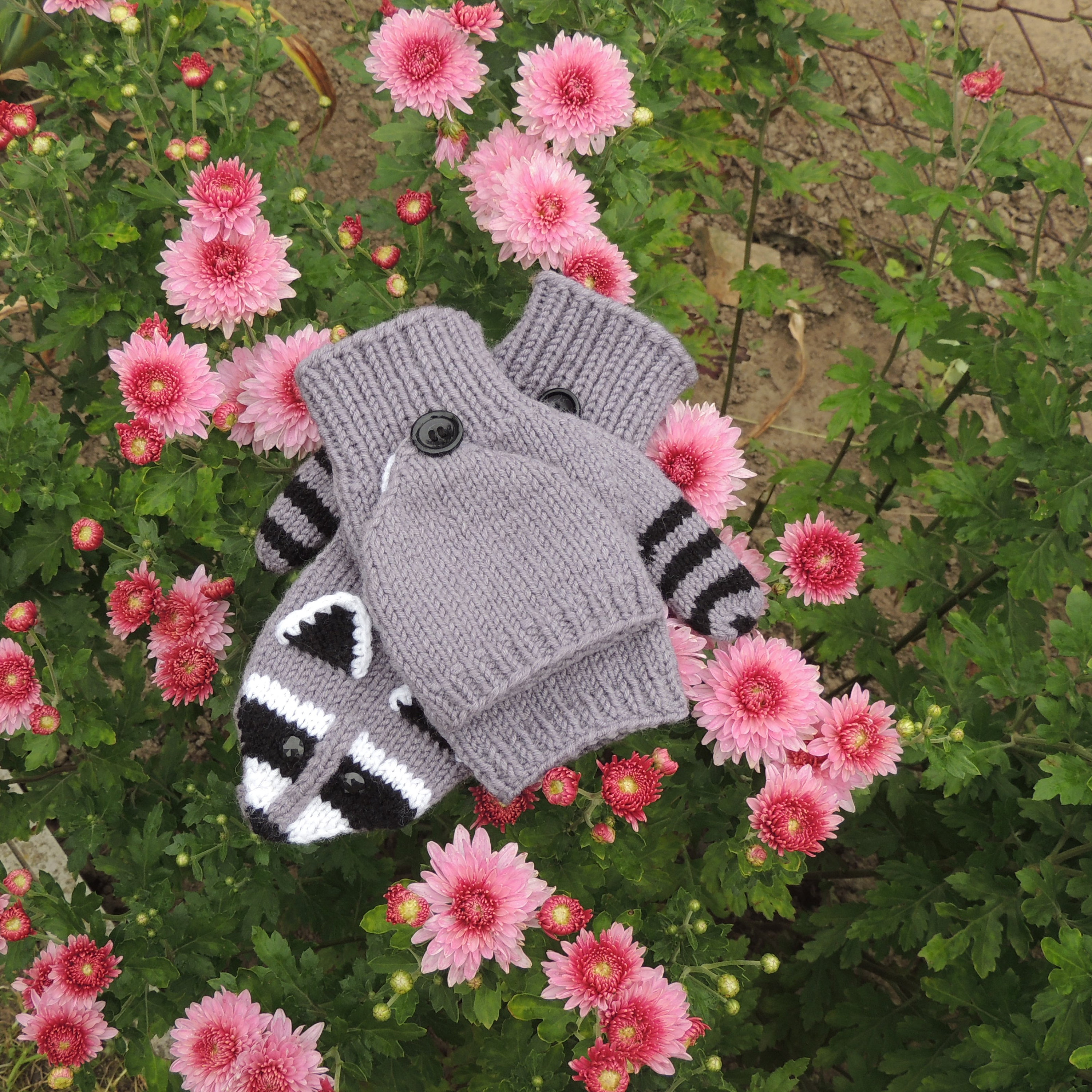 Raccoons Mitten. Knitted Mitts With Raccoon. Convertible  display picture 3