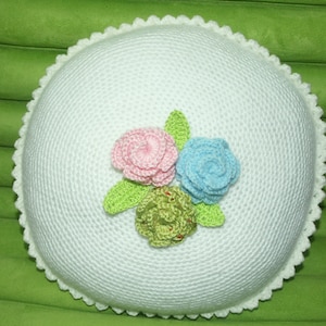 Pillow with roses