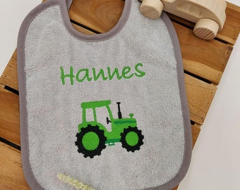 Lätzchen mit Namen Traktor grün/grau personalisiert
