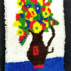 Vintage Latch Hook Rug Vase & Colorful Flowers In Vase Vibrant Design 29&quot; x 21&quot; Wall Hanging