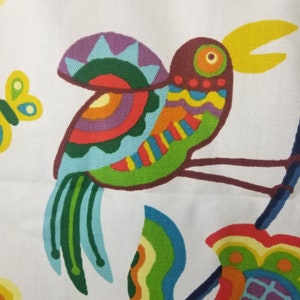 Tela de mariposas de pájaros tropicales salvajes 44 "x 74" tela vibrante colorida y divertida