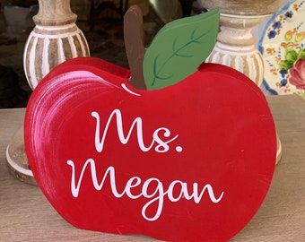 Apple Teacher Sign, Apple Sign, Teacher Gift, Personalized Teacher Name Sign, Personalized Teacher Gift, Back to School Gift, Teacher Gifts