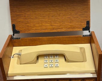 Teléfono ejecutivo antiguo