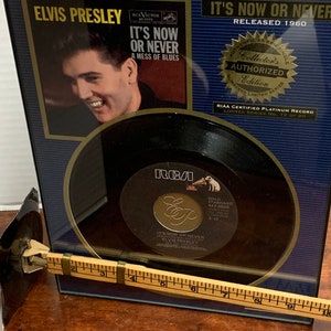 Vintage Elvis Its Now or Never Framed Collectible 45 immagine 5