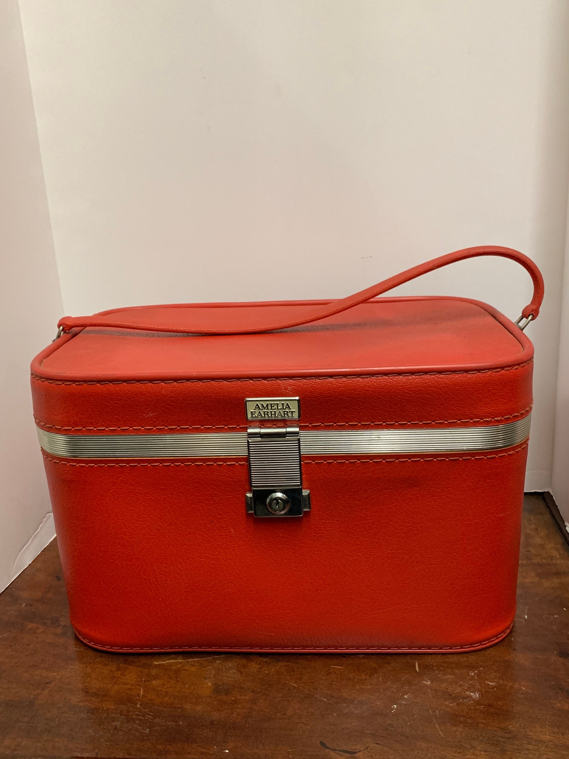 Vintage Amelia Earhart Travel Bag With Mirror Canada