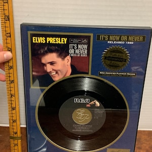 Vintage Elvis Its Now or Never Framed Collectible 45 immagine 6