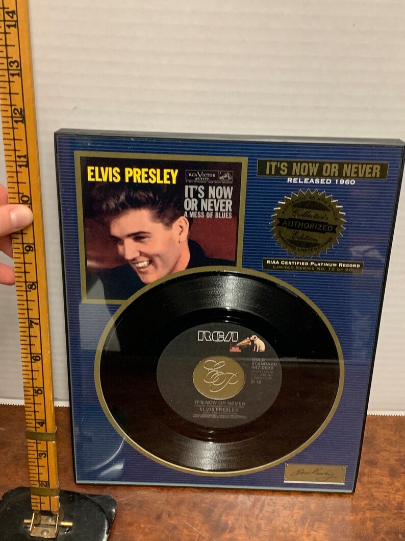 Vintage Elvis Its Now or Never Framed Collectible 45 immagine 6