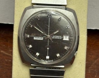 Vintage Seiko Sealion M330 Day Date Watch